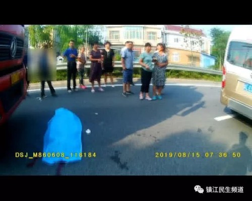 司机行车途中看导航酿事故 老人被撞身亡