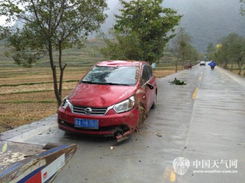 雨天路滑 东兰发生两起交通事故