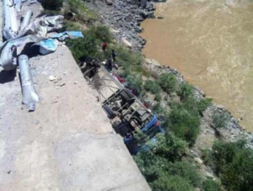 西藏尼木县境内发生一起重大交通事故，图为事故现场。