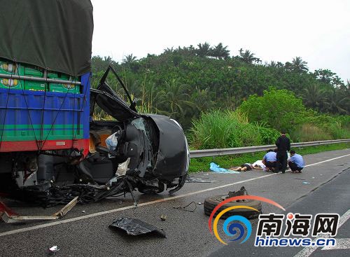 海南东线高速发生追尾事故3人当场死亡(组图)