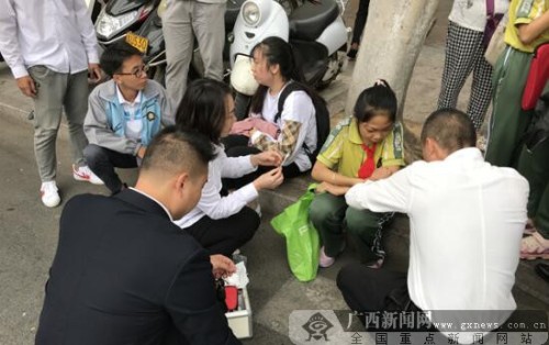 富德生命人寿梧州中心支公司援助车祸受伤群众获得赞誉