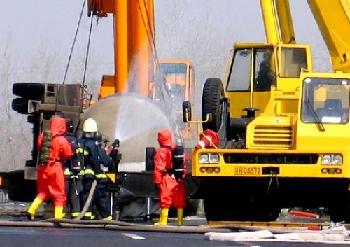 江苏淮安车祸致液氯泄漏万人疏散