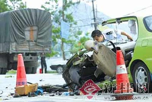 广西阳朔发生特大交通事故3人死亡2人受伤(图)