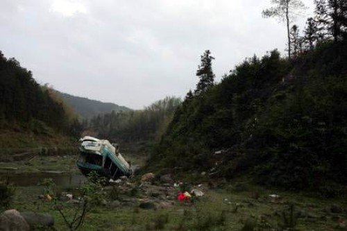 湖南绥宁县发生特大车祸12人死亡32人受伤