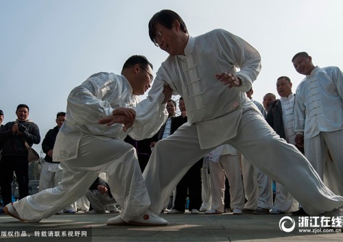 太极拳迷携技亮相畲乡