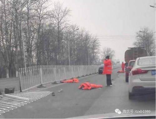 通州北许场路口发生一起严重车祸，事故造成2死1伤