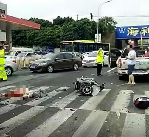 莆田一女子遭车祸当场毙命 公交皮卡谁的错