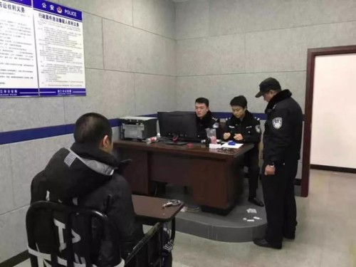潜江交警全面打响全市冬季交通安全整治工作攻坚战