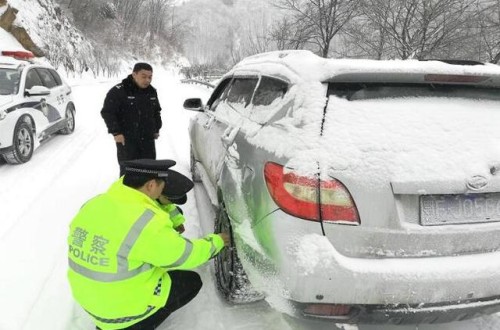 保康全警联动护航春运群众平安出行