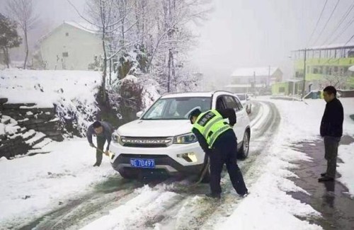 保康全警联动护航春运群众平安出行