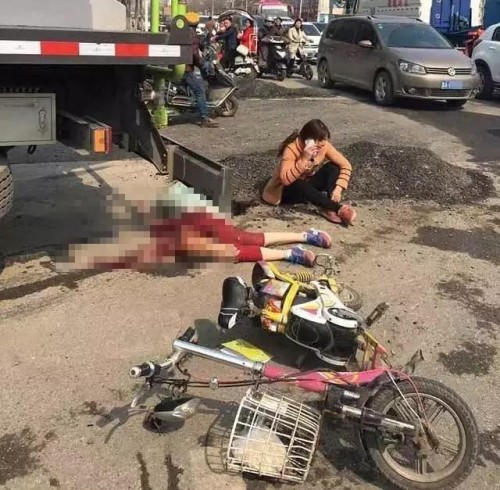 驻马店发生一起交通事故 一12岁女孩不幸身亡