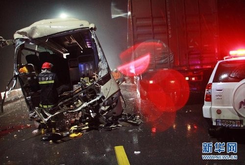 安徽南陵发生重大交通事故致7人死亡
