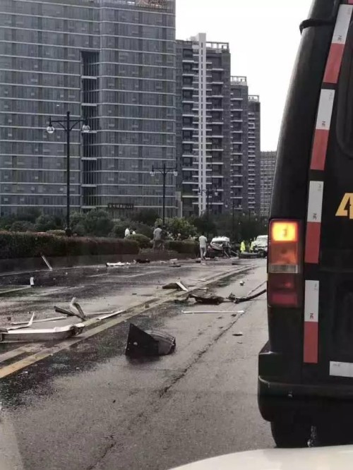 浙江绍兴发生重大车祸 一死多伤现场惨烈