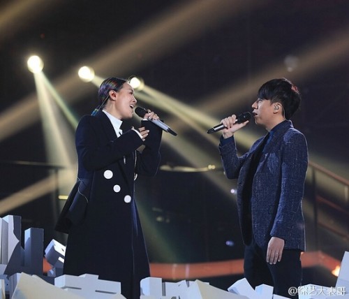 那英张磊合唱。