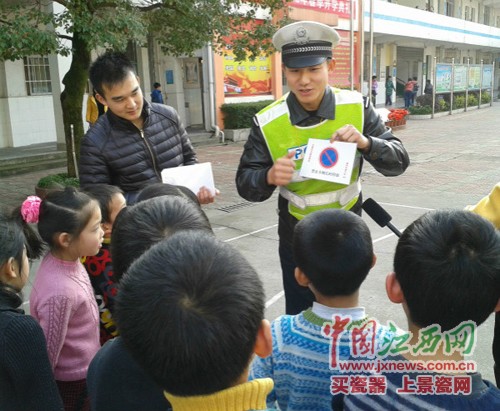 吉安交警深入校园开展道路交通安全宣传