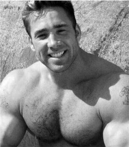 比利海灵顿于2018年3月3日因车祸去世