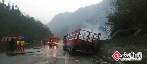 渝昆高速公路昭通盐津段发生一起道路交通事故致5死2伤