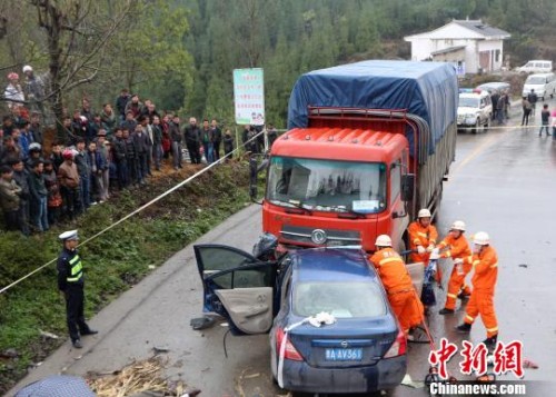 11月27日12时许，贵州省大方县长石镇321国道上发生一起交通事故，造成3人遇难，2人受伤。