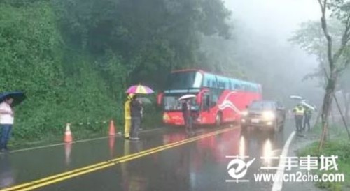  西安旅行团在台湾遭遇车祸   事故致11人受伤