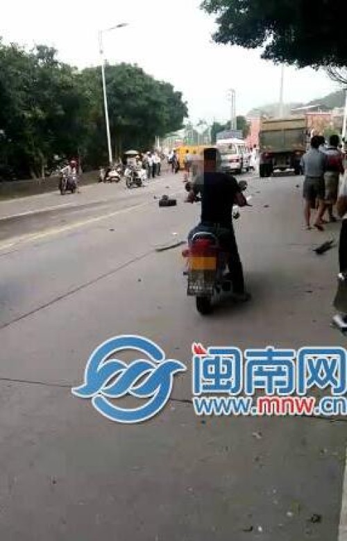 南安一校车与轿车发生交通事故 19岁女幼师当场身亡