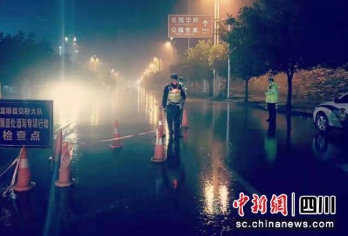 整治现场(富顺交警 供图)