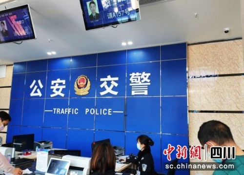 优化服务(富顺警方 供图)