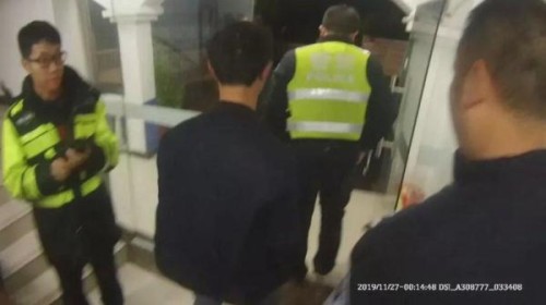 冬夜男子被撞倒路边，贞丰交警奋战6小时追查肇事者