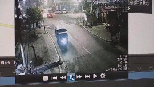 冬夜男子被撞倒路边，贞丰交警奋战6小时追查肇事者