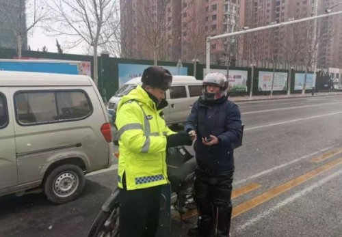 雪情就是命令！烟台交警全力防事故保畅通！