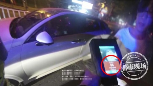 赣州一小伙深夜醉驾逆行恰遇交警，还问：“大概扣多少分？”