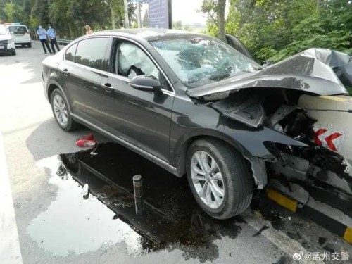 惊险！车祸时幸亏系了安全带！