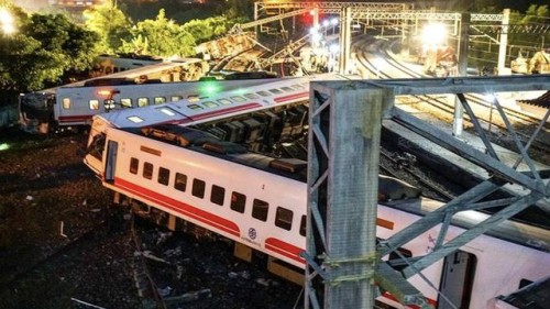 台湾“普悠玛”列车事故致18人死亡 肇事司机被判4年6个月