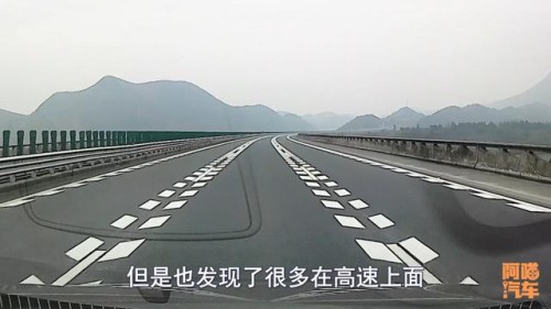 开车跑高速，这三种愚蠢行为你犯过吗？发生交通事故了后悔莫及