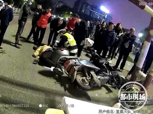 看着都疼！萍乡男子醉驾撞上限高杆，被叫醒后懵了：“我在哪？”