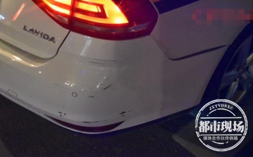 警车在路口等红绿灯，突然被追尾！肇事司机：就喝了一瓶啤酒