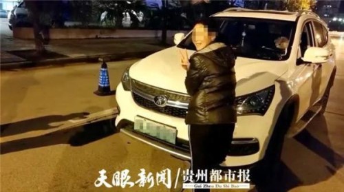 贵阳一女子醉驾被查，面对交警摆pose比剪刀手