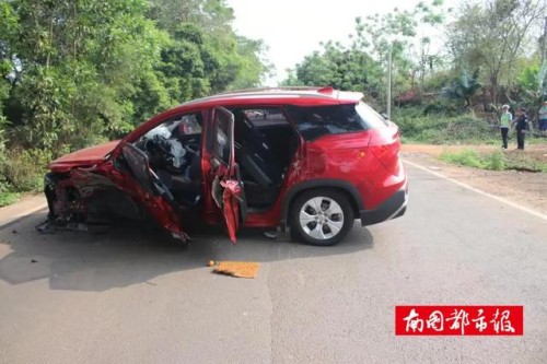 海南临高县发生一起车祸 两车迎面相撞致1死2伤