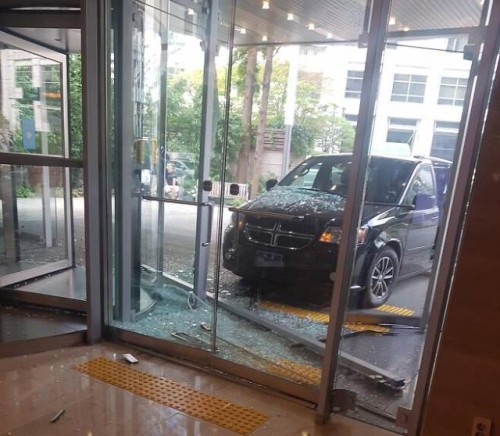 巧合？美国驻韩大使馆车辆撞上写字楼，曾是尹锡悦办公地