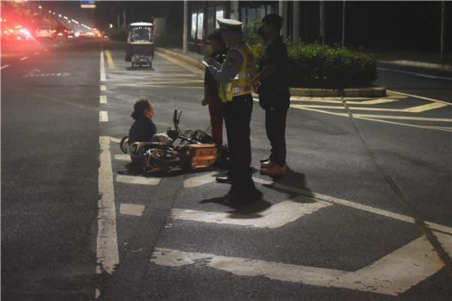 电三轮将电两轮车主的腰椎撞断后逃逸，肇事女司机找到了