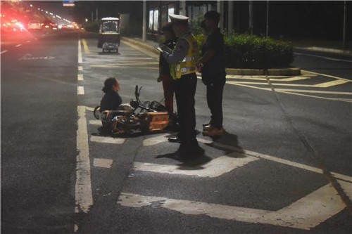 电三轮将电两轮车主的腰椎撞断后逃逸，肇事女司机找到了