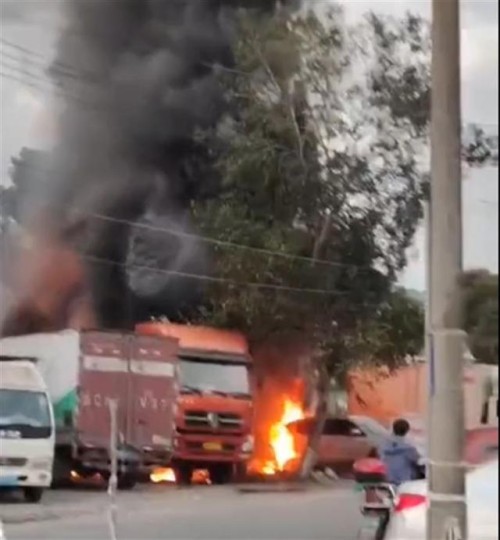 温州一大货车爆炸起火2人身亡，监控拍下惨烈瞬间