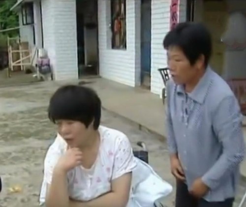 妻子车祸高位截瘫，丈夫拿赔偿款买车买房：照顾她得看我们的心情