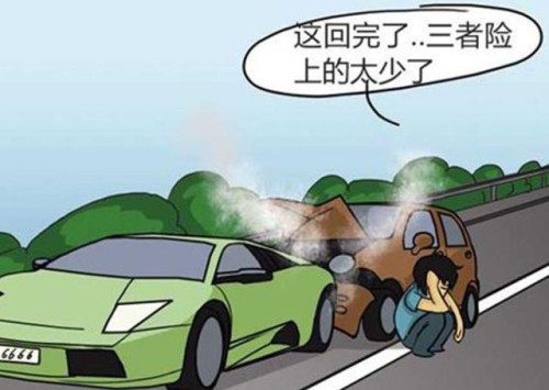 吉林一起“天价车祸”，劳斯莱斯与三轮车相撞，车头被钢管一箭穿心