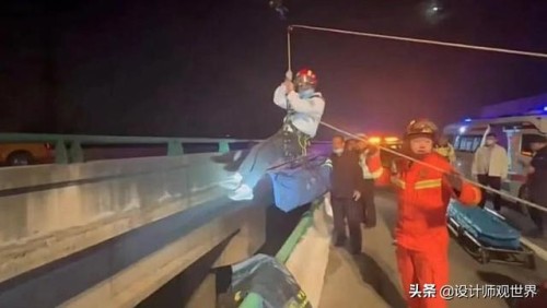 揪心！安徽一男子撤离车祸现场不慎坠桥，情况十分危急，现场曝光