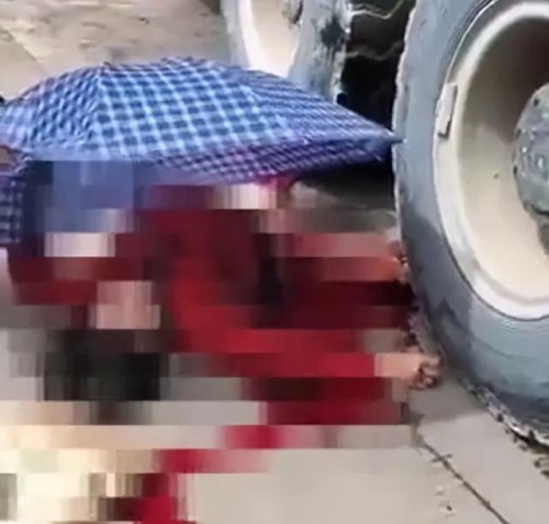 突发！温州一女子被重卡碾压！一条腿被撞飞