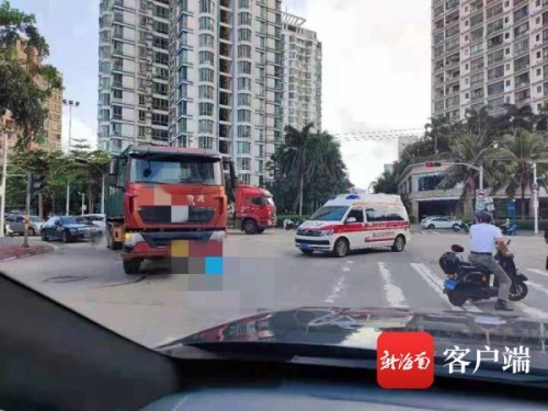 海口一 辆大货车右拐弯时撞倒电动车 致一名女子当场死亡