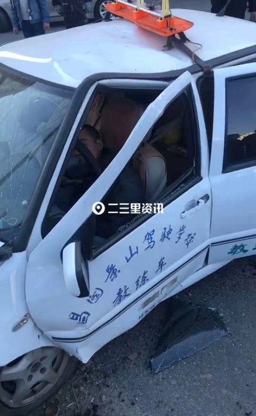 突发！四平市司法新村转盘发生一起交通事故，车内人员受伤