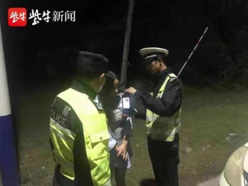 女子醉驾被查 得知结果瞬间失控