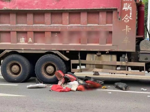 大货车“视野盲区”又酿车祸，该怎么避免这个“陷阱”？