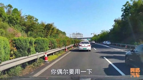 开车跑高速，这三种愚蠢行为你犯过吗？发生交通事故了后悔莫及